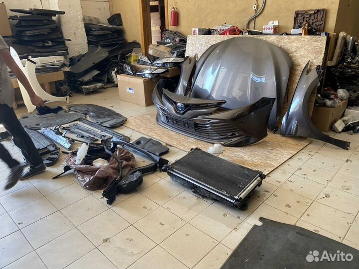 Передняя часть авто Тойота Камри 70