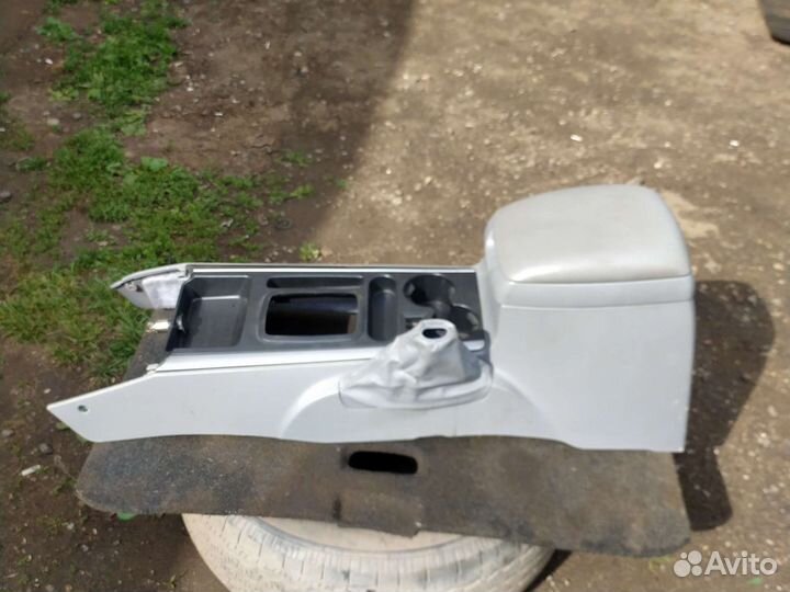 Подлокотник KIA sorento 2005г. 2.5 aт дизель