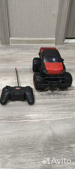 Машина на радиоуправлении внедорожник