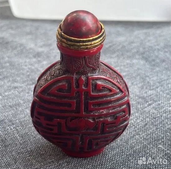 Старинная бутылочка для ароматов или табака