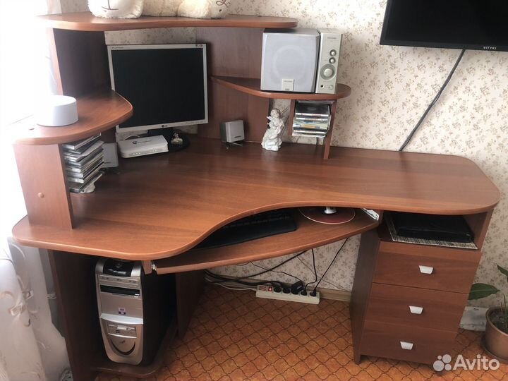 Компьютерный стол