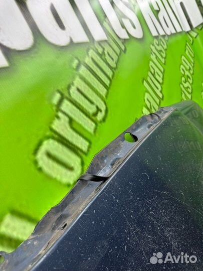 Капот Mercedes-Benz W124 M102 2.3 1991