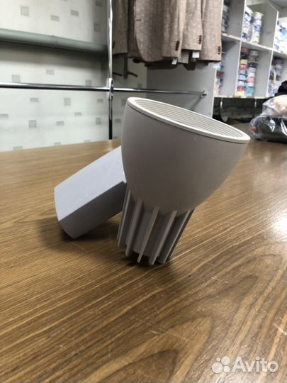 Трековый светильник металлогалогенный