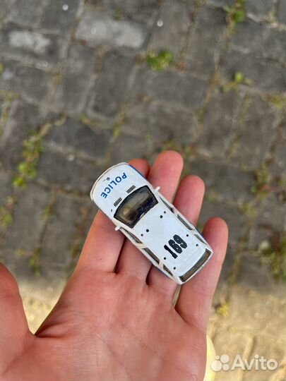 Модель автомобиля полиция