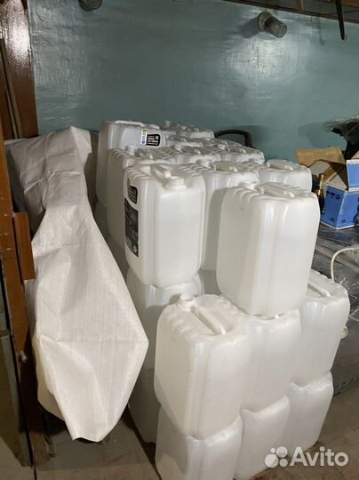 Канистры чистые 20 литровые