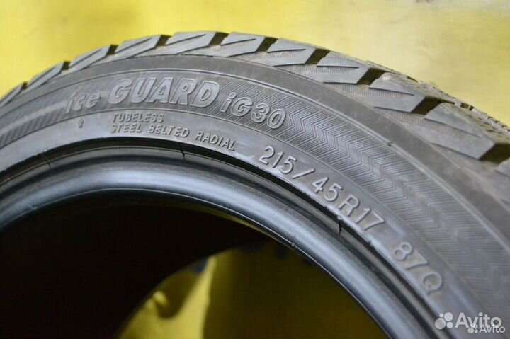 Yokohama Ice Guard IG30 215/45 R17