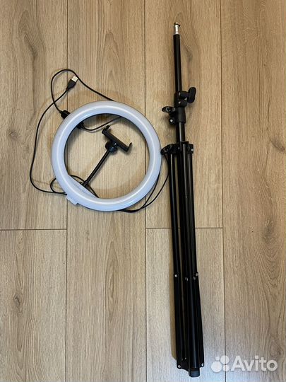 Кольцевая светодиодная лампа