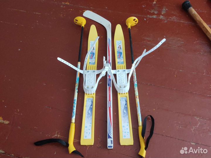 Лыжи для самых маленьких и клюшка