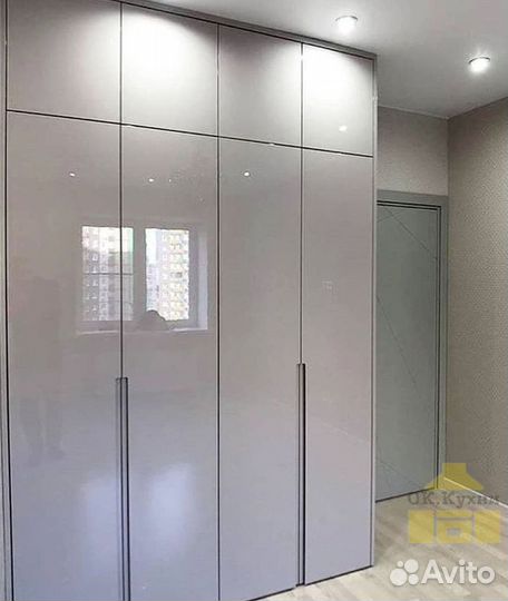 Распашной шкаф