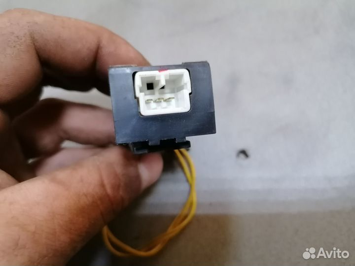 Датчик температуры в салоне Mitsubishi Lancer 8