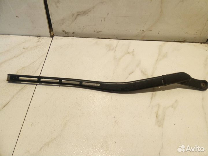 Поводок стеклоочистителя правый Audi A6 4B1955408D