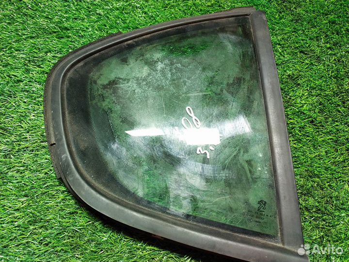 Форточка двери задняя правая Peugeot 408