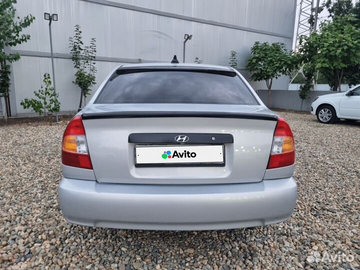 Hyundai Accent, 2011