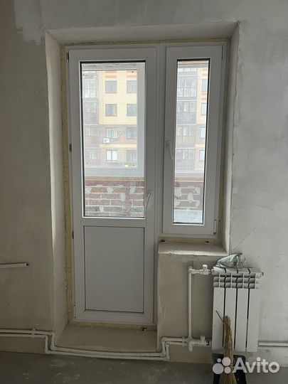 Балконная дверь с окном