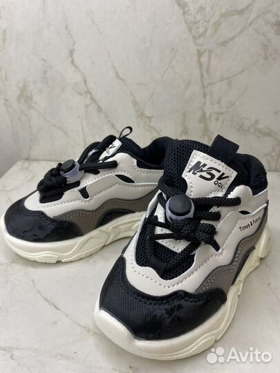 Кроссовки для девочки