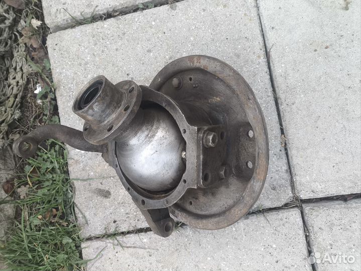 Поворотный кулак на УАЗ