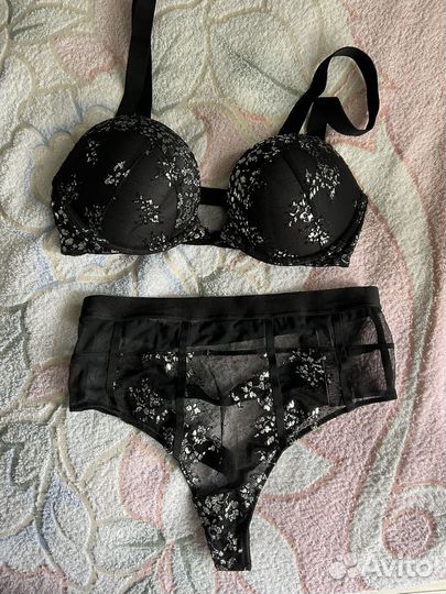 Комплект нижнего белья victoria secret