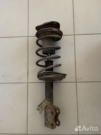 Стойка амортизатора переднего правого Toyota Carin