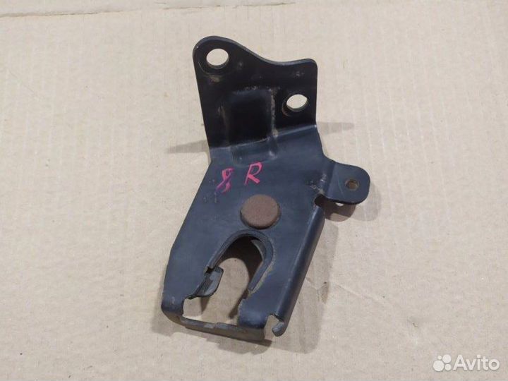 Кронштейн правый Ford Focus 2 седан 1.8 2006