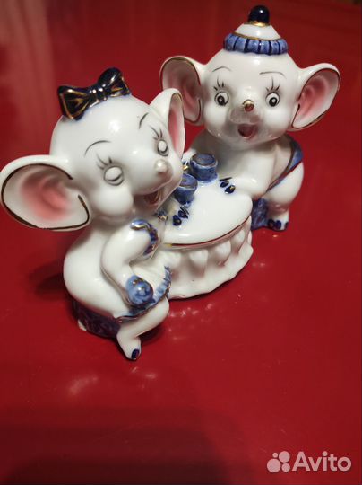 Фарфоровая статуэтка Мышки
