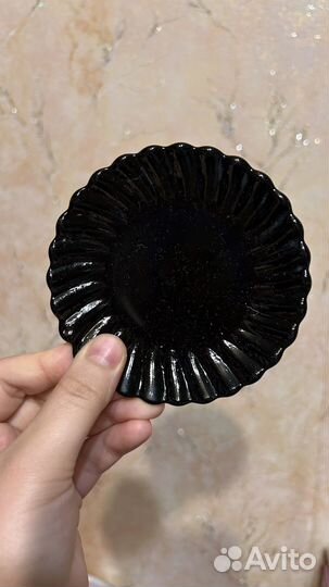 Черные блюдца