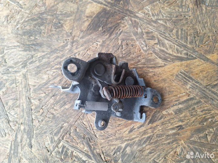 Замок капота Toyota Wish ZNE10 2004