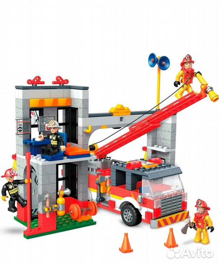 Конструктор пожарная станция 580 дет. megaconstrux