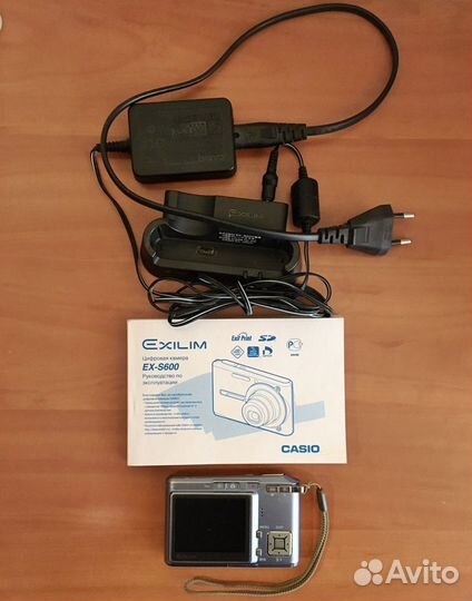 Компактный фотоаппарат Casio Exilim Card EX-600