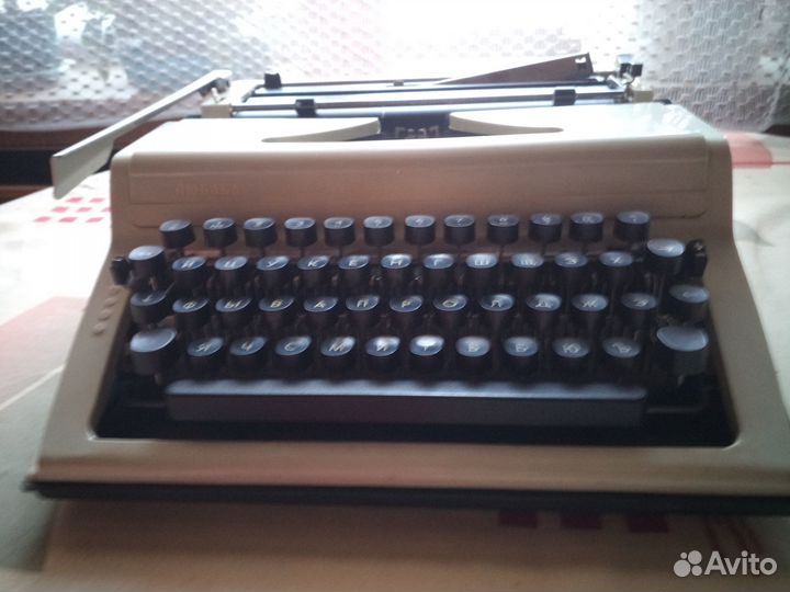 Машинка пишущая портативная механическая 