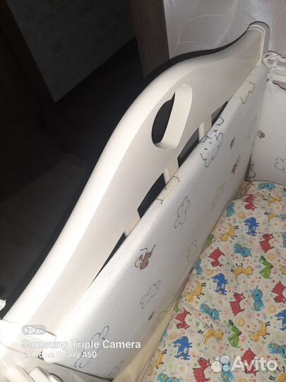 Детская кроватка с маятником и ящиком