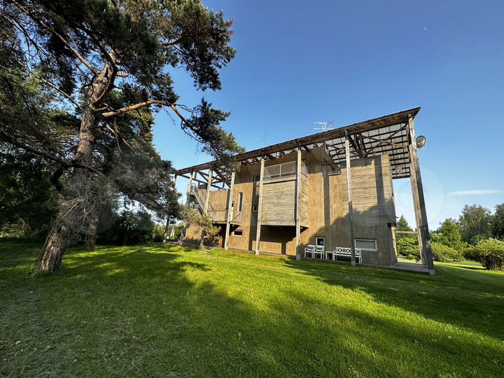 Дом 350 м² на участке 4 га