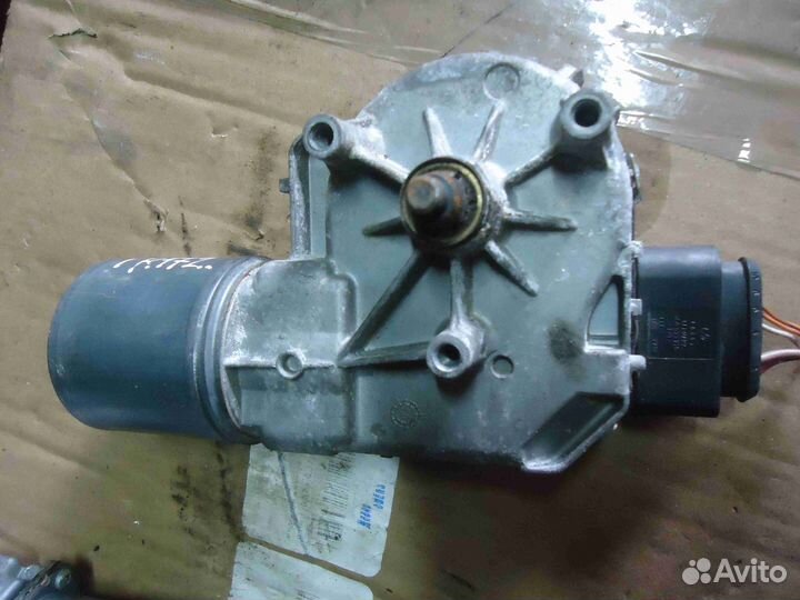 Моторчик передних стеклоочистителей (дворников) на