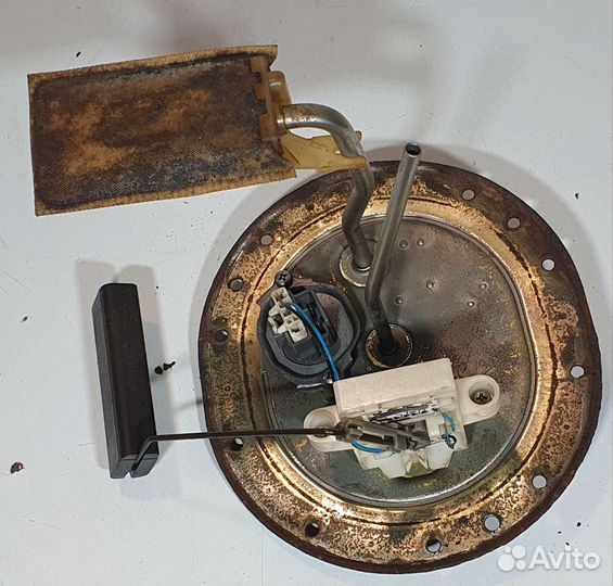 Заборник с датчиком уровня Toyota Avensis T220