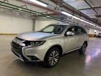 Mitsubishi Outlander 2.0 CVT, 2019, битый, 82 390 км, с пробегом, цена 1 295 000 руб.