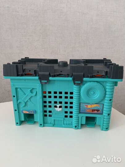 Hot wheels автомастерская бокс с машинкой