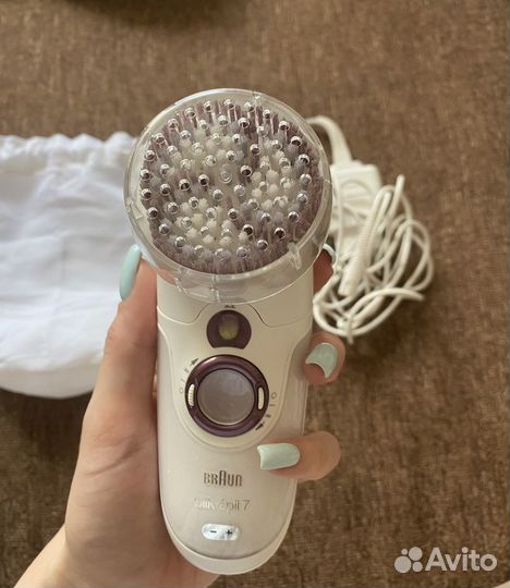 Пилинг-щетка для лица и тела Braun