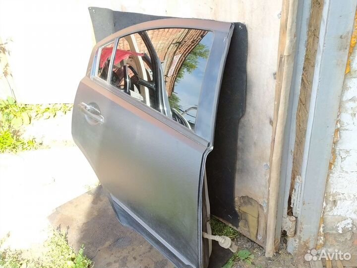 Задняя правая дверь mitsubishi galant 9