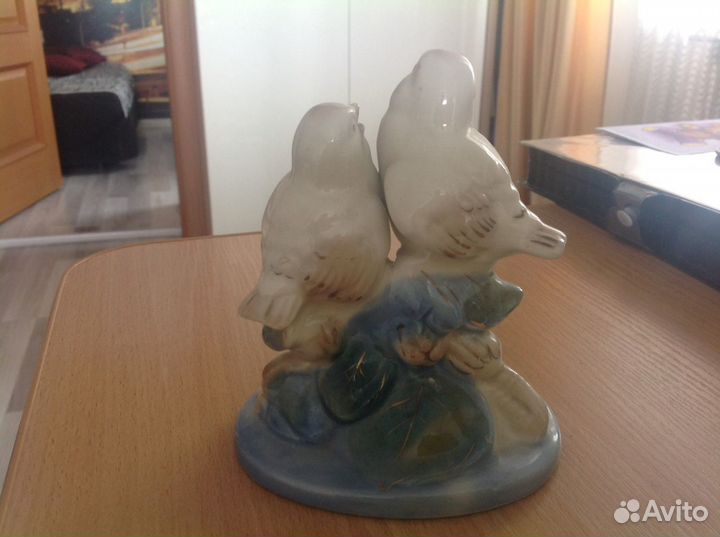 Фарфоровая статуэтка птицы
