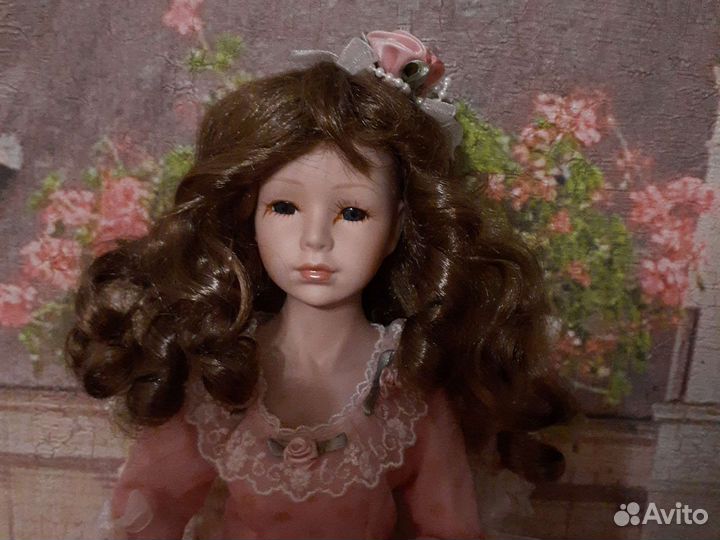 Кукла фарфоровая 40 см