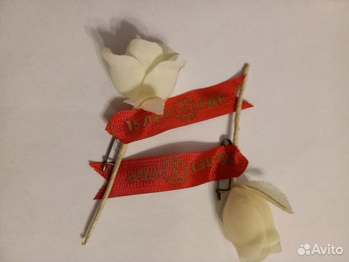 Значок-роза 