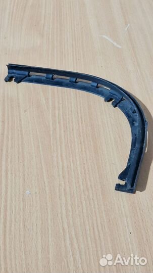 Уплотнитель дверного проема передний левый Audi A6