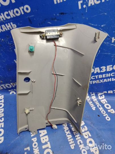 Обшивка задней стойки Toyota Alphard минивен