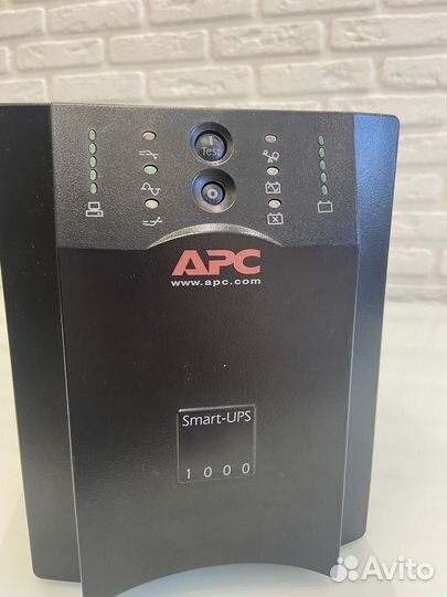 Источник бесперебойного питания APC Smart-UPS 1000
