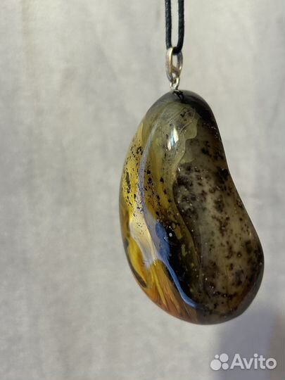 Кулон янтарь