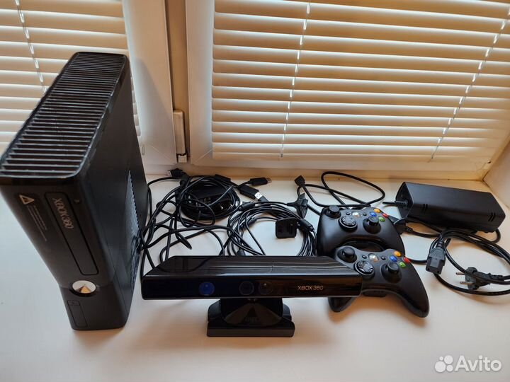 Xbox 360, 2 геймпада, кинект, игры