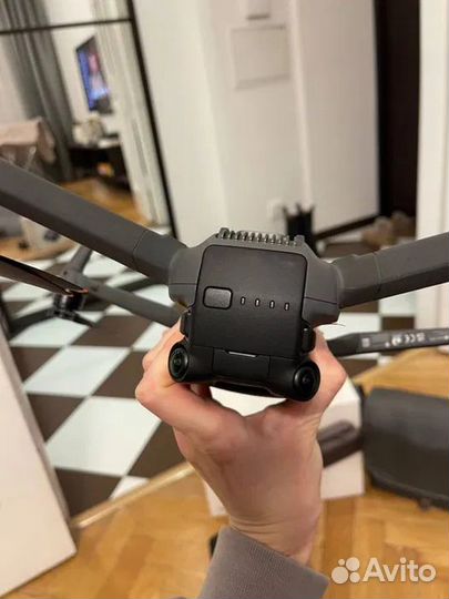 Квадрокоптер DJI Mavic 3 Pro Combo RC