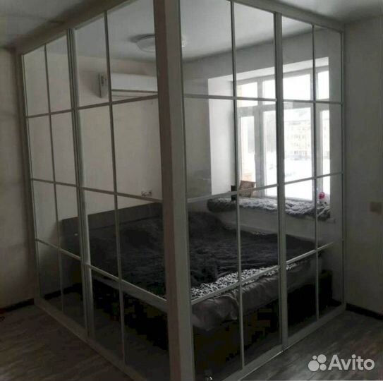 Стеклянная перегородка