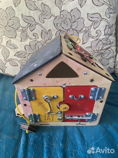 Бизиборд домик