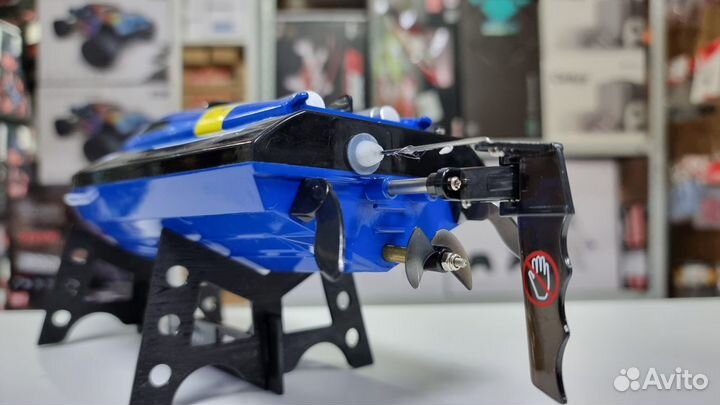 Радиоуправляемая модель катера skytech RTR 2.4G