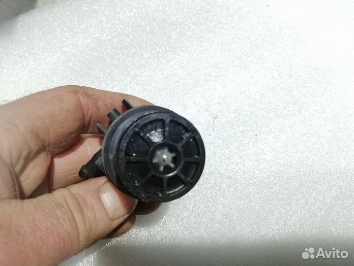 Насос омывателя Toyota Lexus